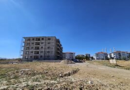 Fatih Sultan Mehmet Mahallesi Yeşil Cami Yakınında 2+1 Daire