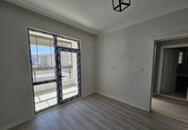 Cumhuriyet İlkokulu Arkasında 1+1 Daireler